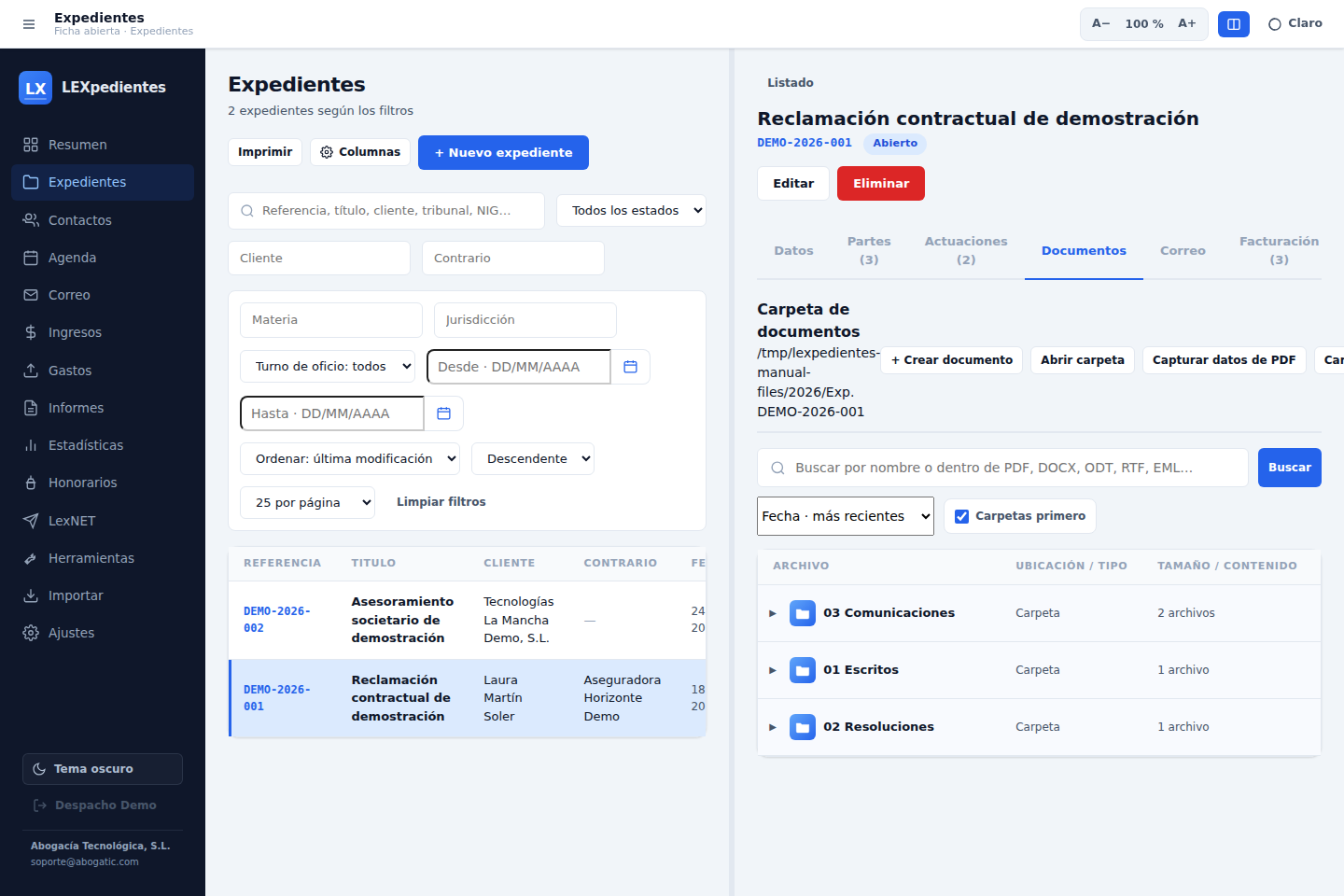 Documentos y carpetas desplegables en un expediente